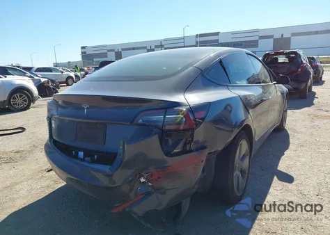 2022 Tesla Model 3 Long Range Dual Motor All-Wheel Drive z USA, uszkodzony, nr VIN 5YJ3E1EB8NF237276